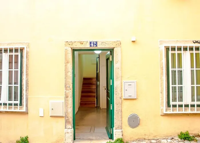 Modern Downtown Apartment *