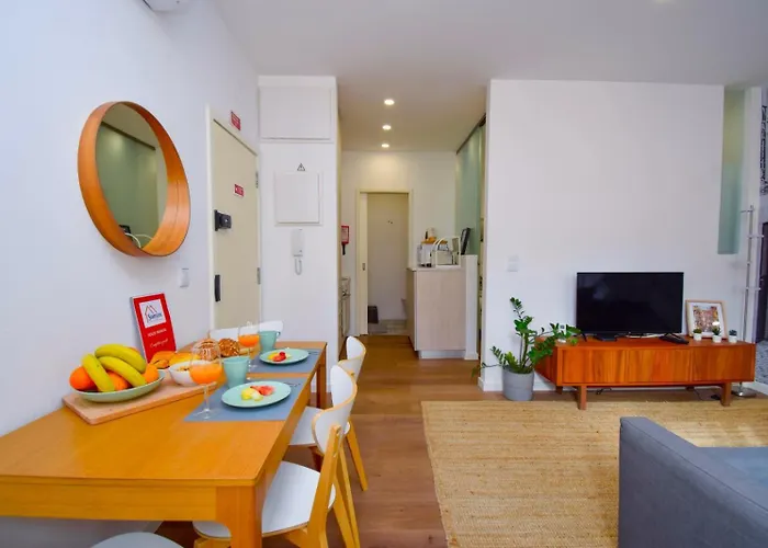 Modern Downtown Apartment *