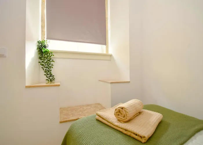 Modern Downtown Apartment *